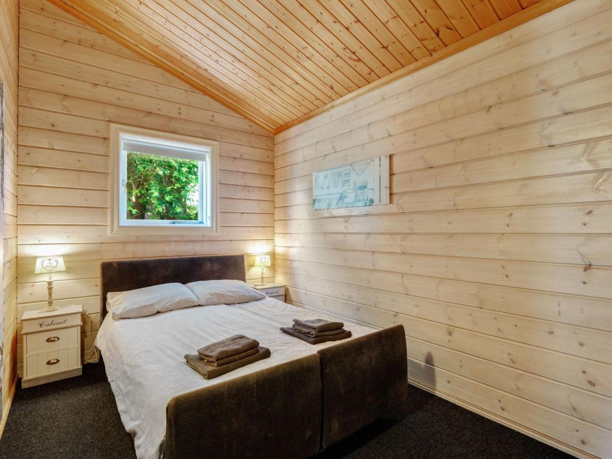 Luxurious Chalet In Guelders By The Forest Hulshorst Exterior foto